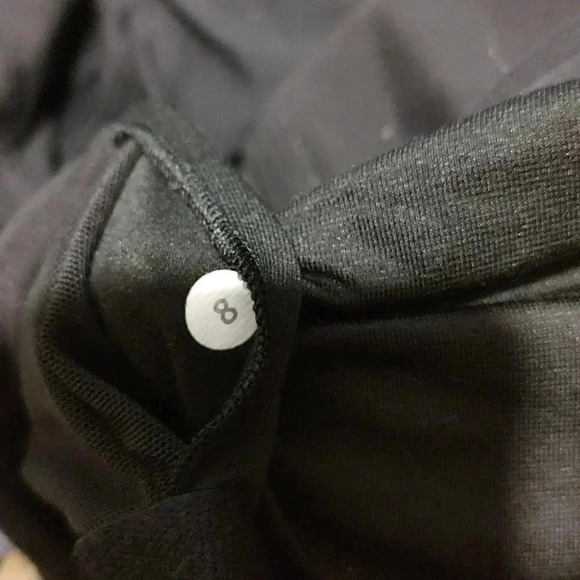 Lululemon flip with no flip tank - Picture 3 of 3